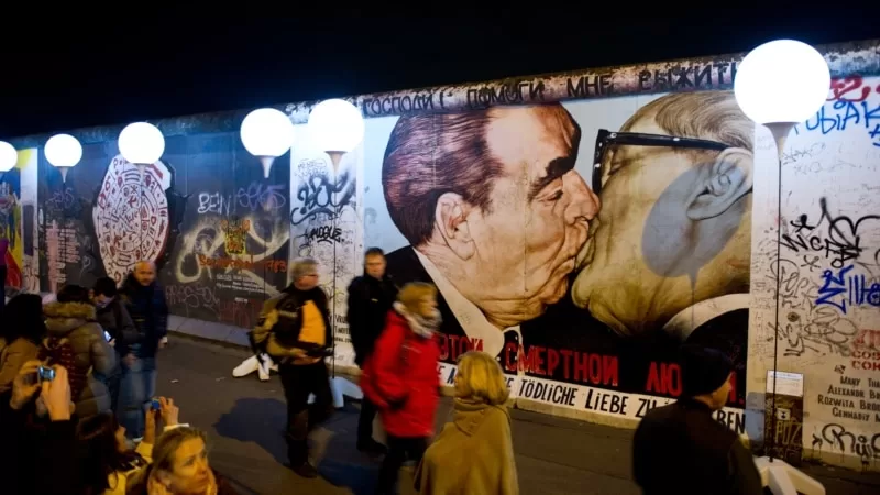 Doğu Almanlarda "führer" özlemi