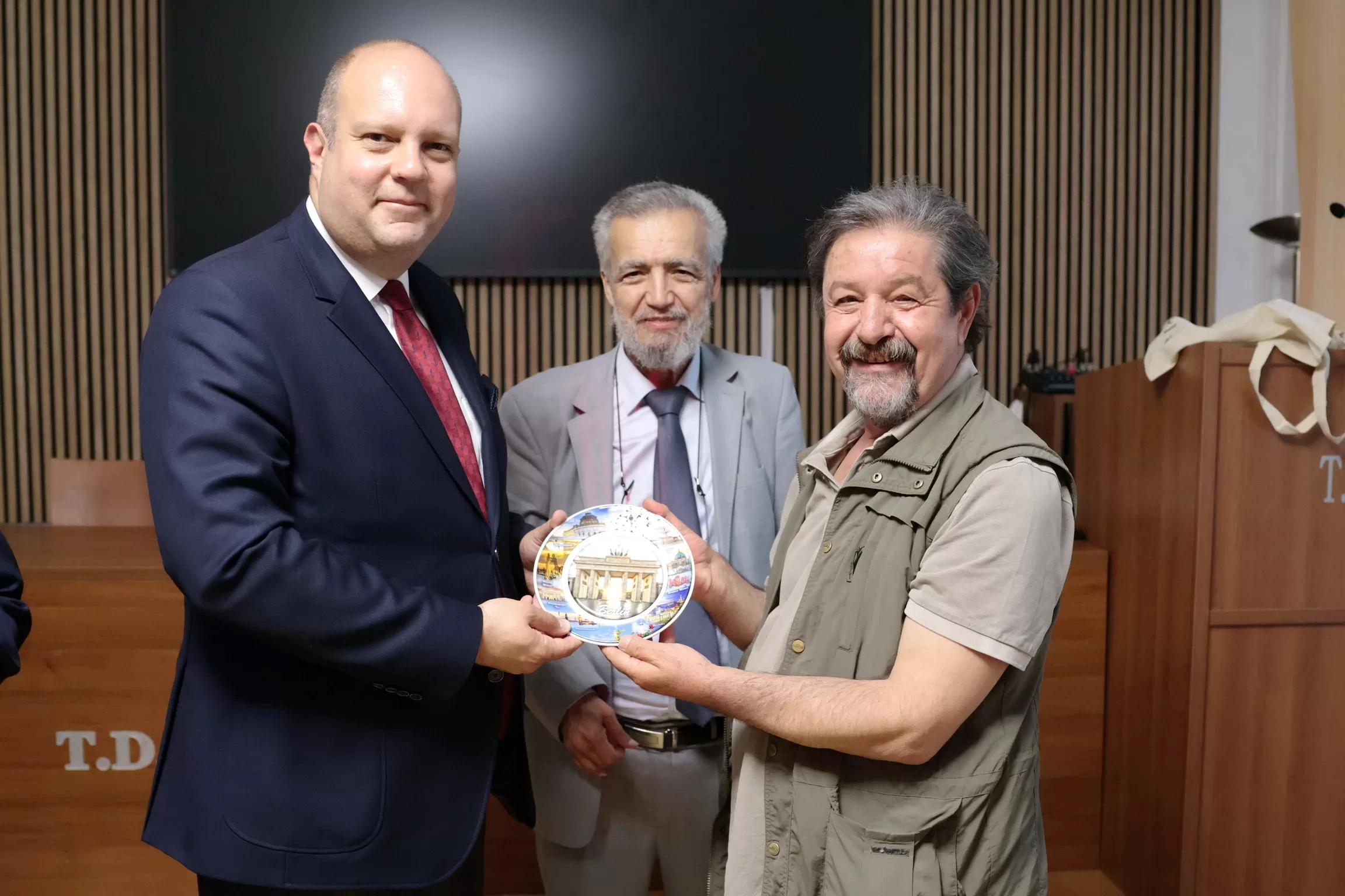 Başkonsolos Yücekök: Berlin`de güçlü bir Türk toplumu var