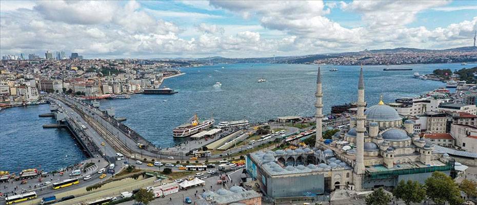 İstanbul'un tarihi ve turistik yerlerinde bayram yoğunluğu
