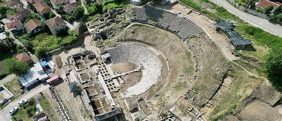 Kazı çalışmalarının sürdüğü Prusias ad Hypium Antik Kenti, FPV dron ile görüntülendi