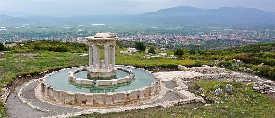 Kibyra'da ayağa kaldırılan anıtsal çeşmeden 1300 yıl sonra su akıyor