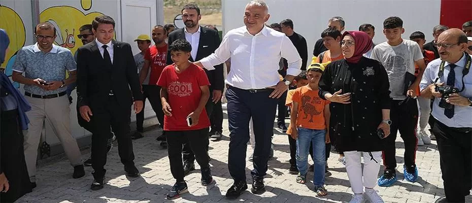 Bakan Ersoy, Malatya'da konteyner kentleri ziyaret etti