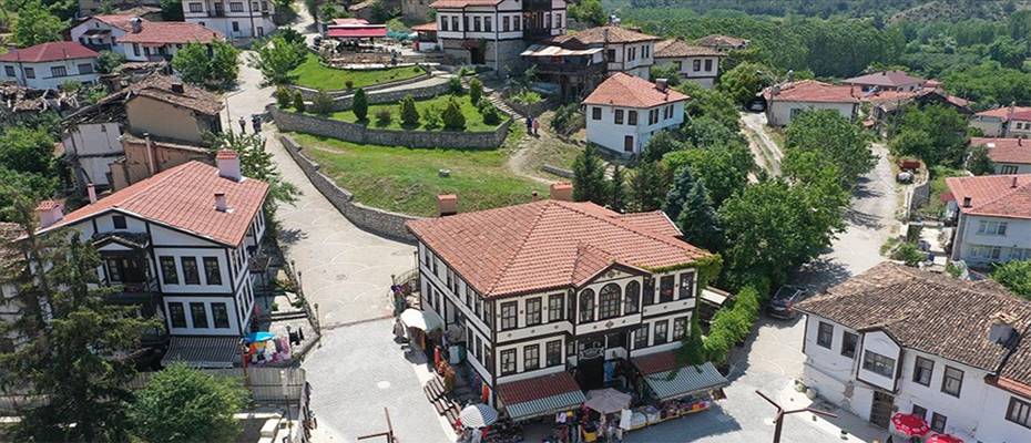 Tarihi konakları ve doğasıyla göz dolduran Taraklı, bayram tatiline tam dolulukla girdi
