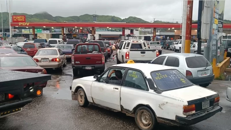 Venezuela’da yeniden yakıt kuyrukları
