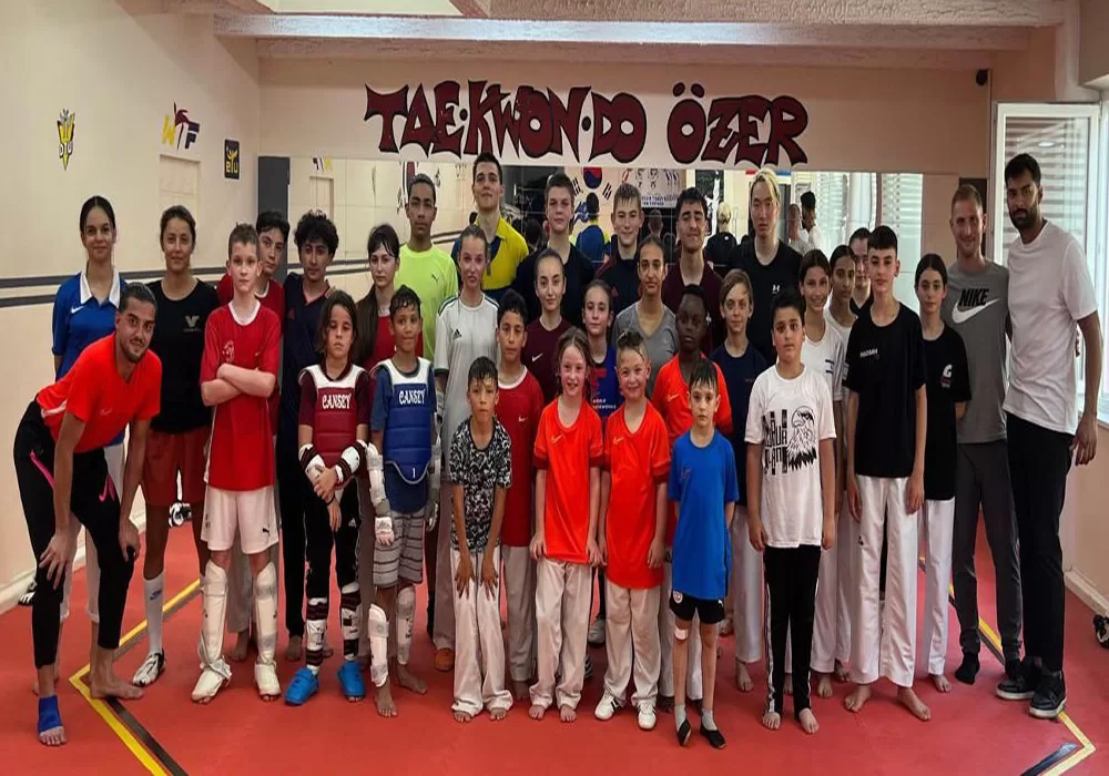 Şampiyonların okulu Tekvando Özer, dünyayı misafir ediyor