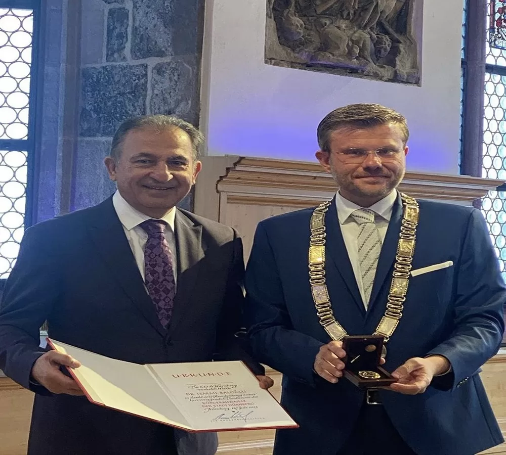 Nürnberg’in ortopedist ilk Türk doktoruna Vatandaşlık Şeref Madalyası
