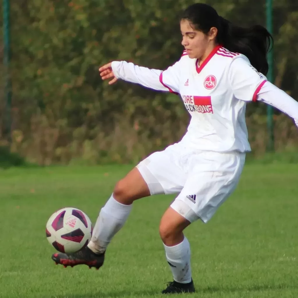 Futbolcu Türk kızı Sine "büyük" oynuyor