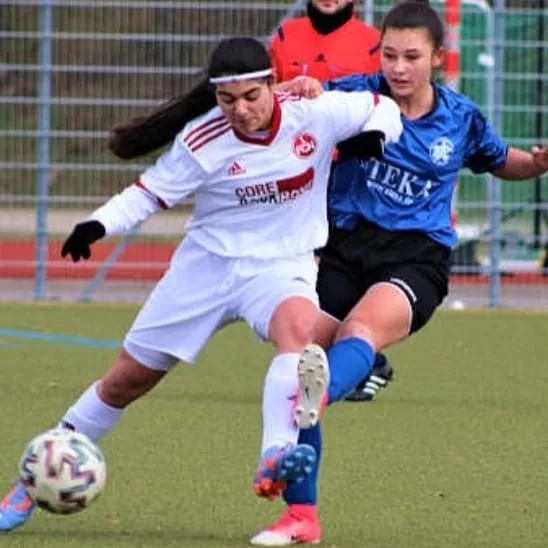 Futbolcu Türk kızı Sine "büyük" oynuyor