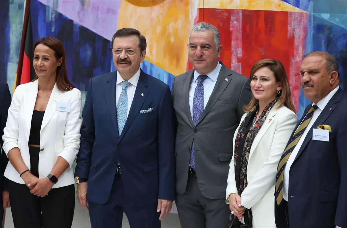 Alman iş dünyasına çağrı: "Tedariklerinizi deprem bölgesinden sağlayın"