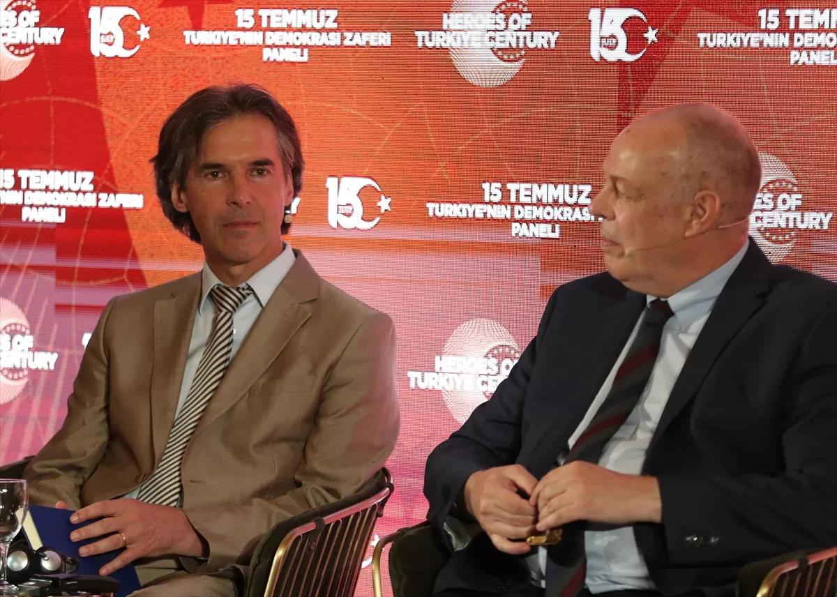 Almanya'da "15 Temmuz Türkiye'nin Demokrasi Zaferi" konulu panel düzenlendi