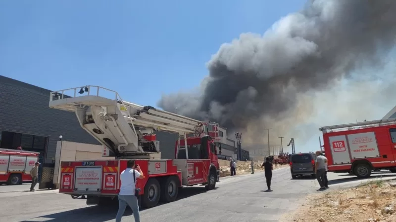 Gaziantep'te hijyen ürünleri fabrikasında yangın