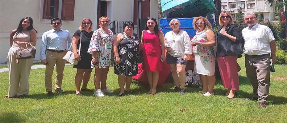 İzmir Kültür Sanat Fabrikası Egeli Turizmcileri Ağırladı