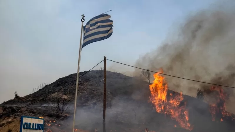 Rodos Adası'nda yangınlar devam ediyor