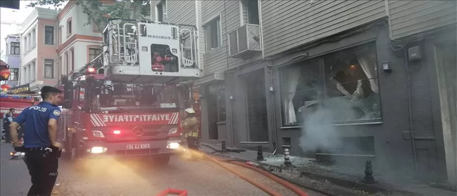 Sultanahmet'te otelde çıkan yangın söndürüldü