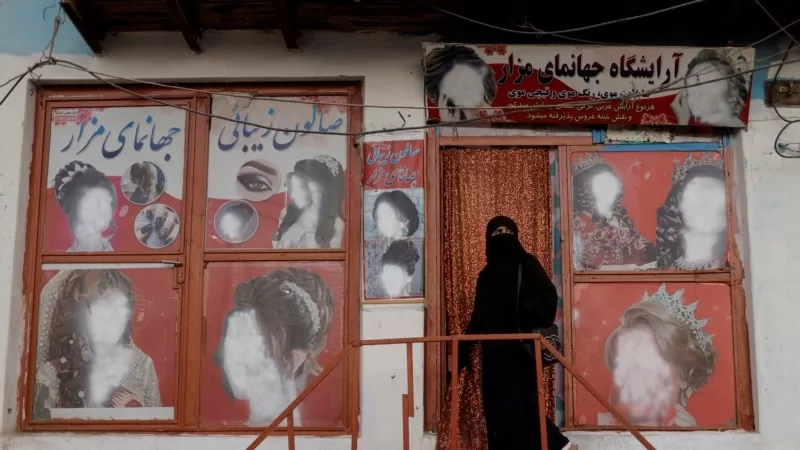 Taleban Afganistan'da güzellik salonlarını yasaklıyor