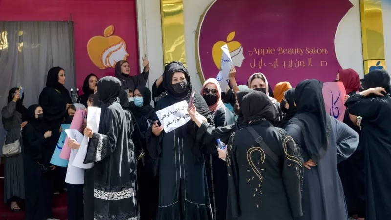 Taleban’dan kadın protestoculara şiddet