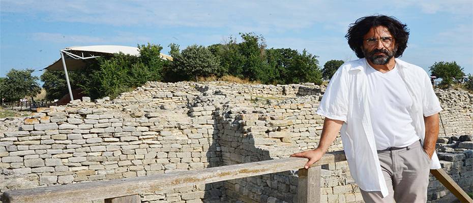 Troya Antik Kenti Kazı Başkanı Aslan'a İtalya'dan uluslararası ödül