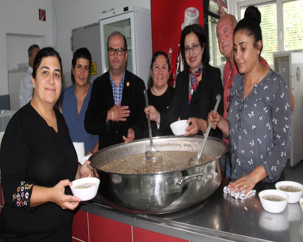 Nürnberg Alevi Kültür Merkezi- Cemevi’nde aşure lokması paylaşıldı
