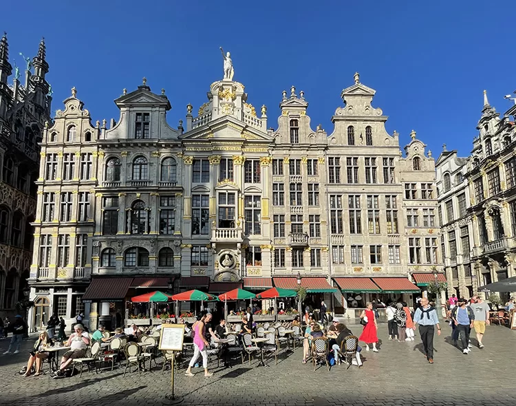 Brüksel'in "altın renkli açık hava müzesi": Grand Place meydanı
