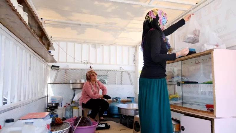 Depremzede kadınlar yeni iş alanlarıyla felaketin izlerini silmeye çalışıyor