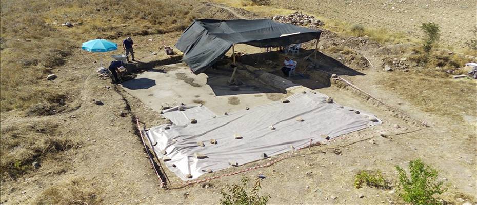 Elazığ'da tesadüfen bulunan tarihi mozaikler gün ışığına çıkarılıyor