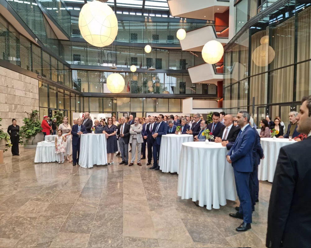 Berlin Büyükelçiliği`nde Aşure ikramı