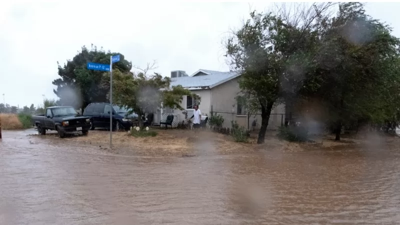 Güney California'yı hem tropik fırtına Hilary hem deprem vurdu