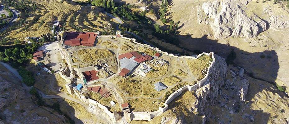 Harput Kalesi'nde yaklaşık 1000 yıllık olduğu düşünülen saray mutfağı bulundu