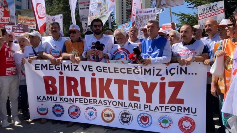 Memurlar maaş zam tekliflerini protestolarla karşıladı