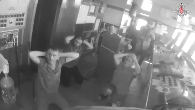 Rusya kargo gemisi Şükrü Okan’a Rus askerlerinin bindiği videoyu yayınladı