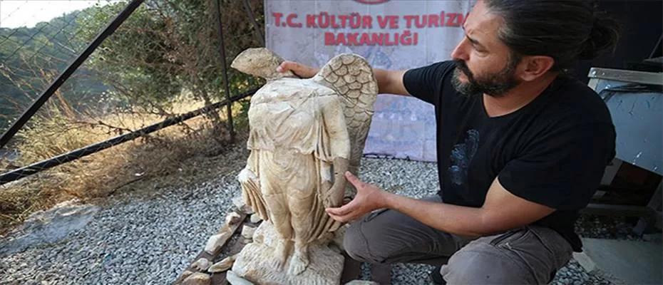 Syedra Antik Kenti'nde yaklaşık 1800 yıllık zafer tanrıçası heykeli bulundu