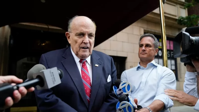 Trump'ın eski avukatı Giuliani 150 bin dolar kefaletle serbest kaldı
