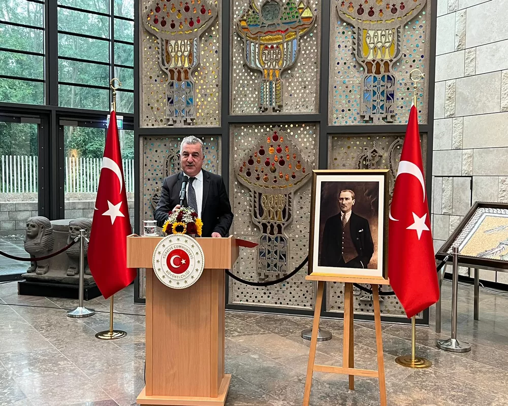 Berlin Büyükelçiliği`nde Aşure ikramı