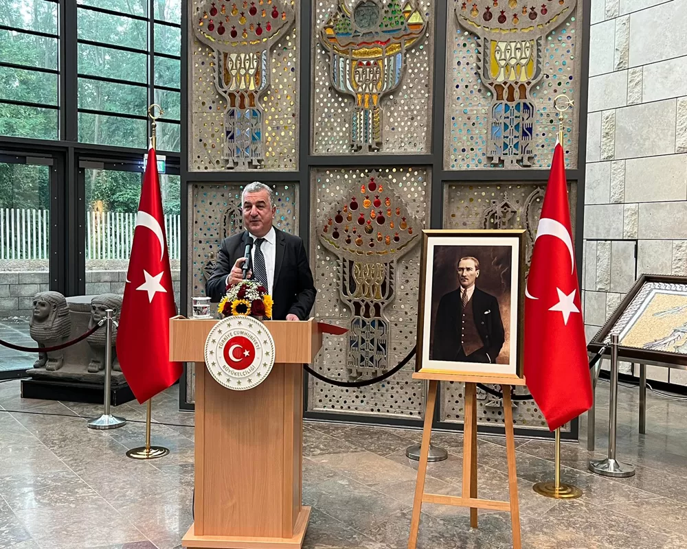 Berlin Büyükelçiliği`nde Aşure ikramı