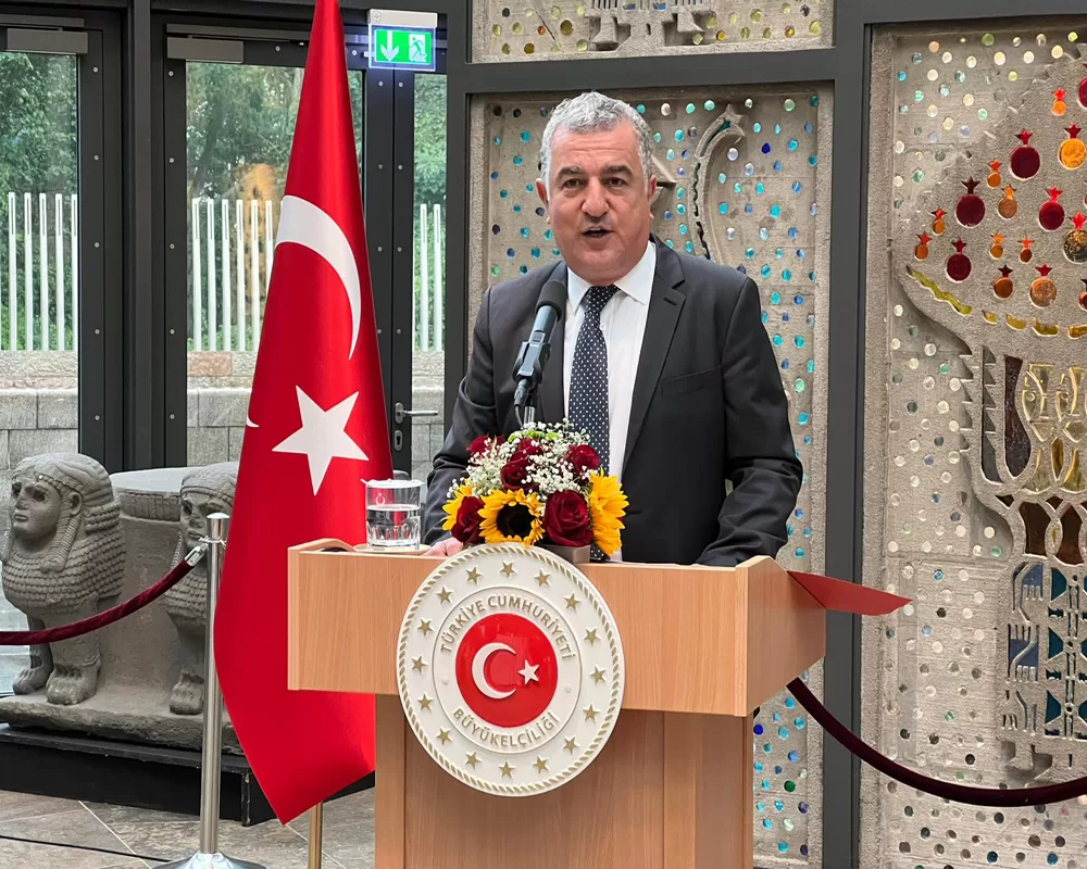 Berlin Büyükelçiliği`nde Aşure ikramı