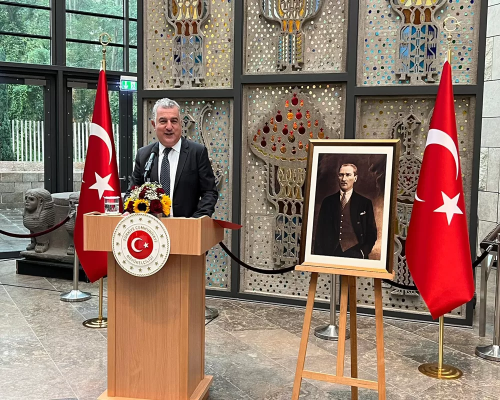 Berlin Büyükelçiliği`nde Aşure ikramı