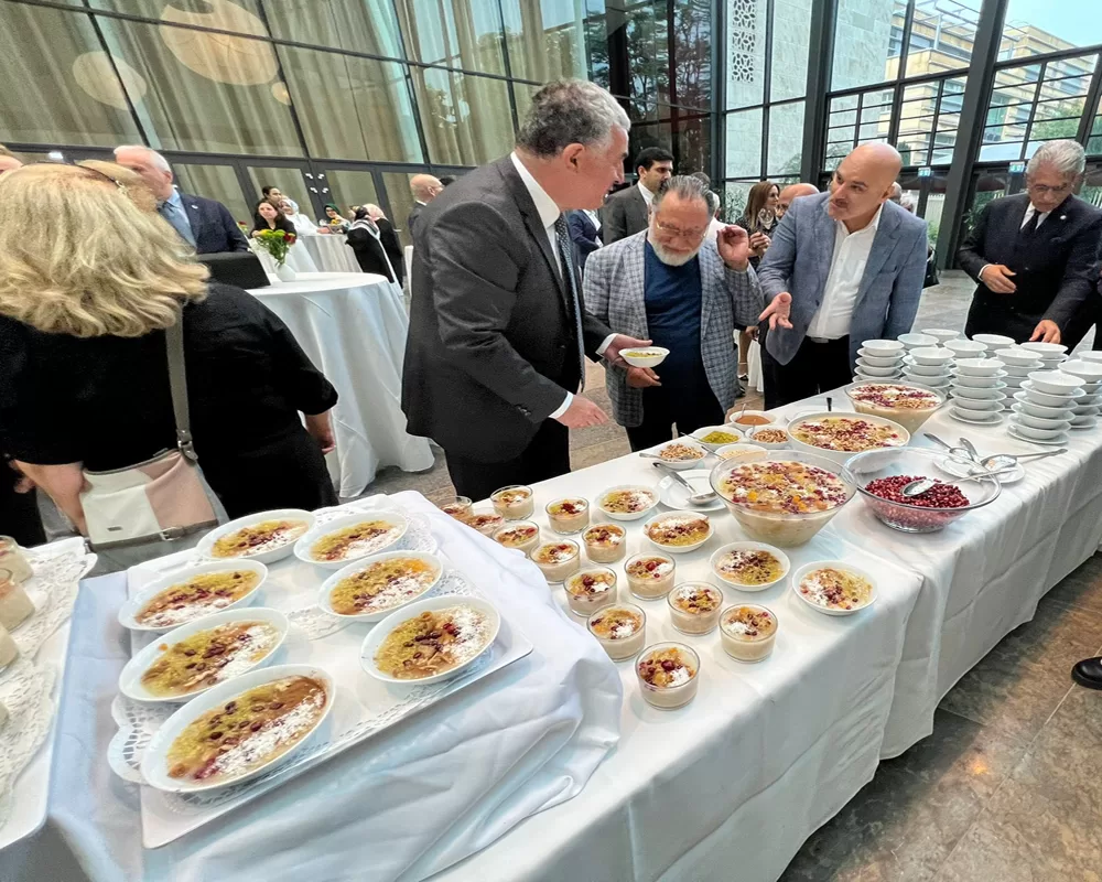 Berlin Büyükelçiliği`nde Aşure ikramı