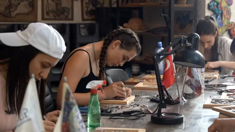 Yabancı sanatseverlere 2 bin yıllık mozaik eğitimi