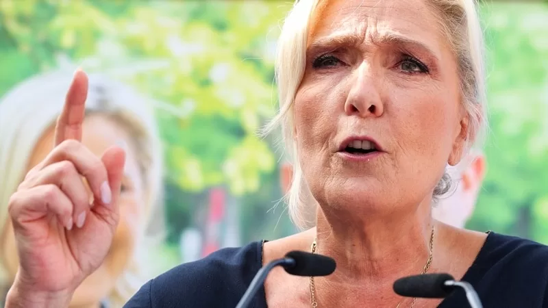 Marine Le Pen tüm rakiplerine karşı zirvede