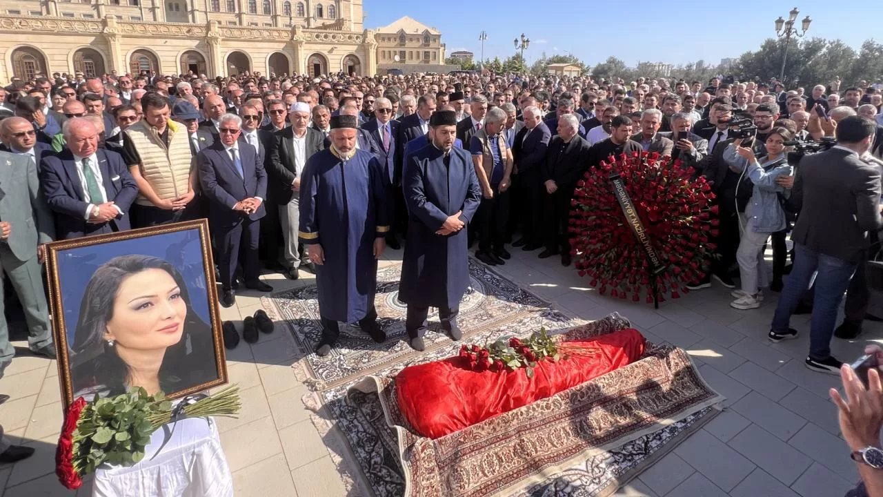 Azerbaycan Milletvekili Ganire Paşayeva, Bakü'de son yolculuğuna uğurlandı