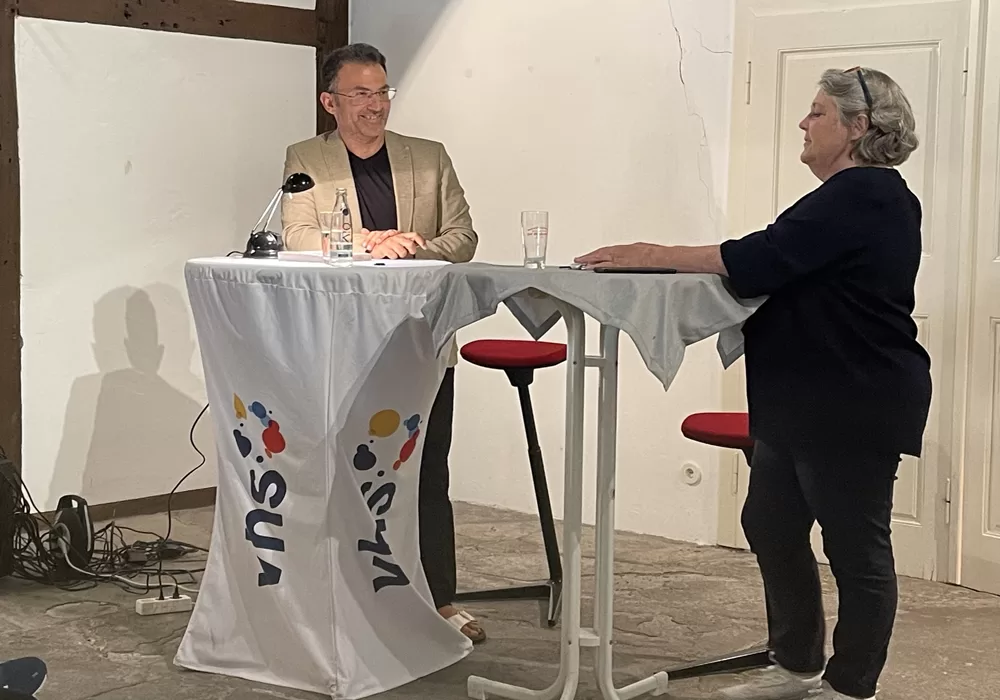 Komedyen Fatih Çevikkollu ile Ahlen‘de okuma akşamı