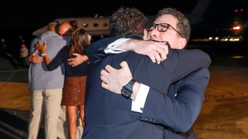 İran’ın serbest bıraktığı Amerikalılar'a duygusal karşılama