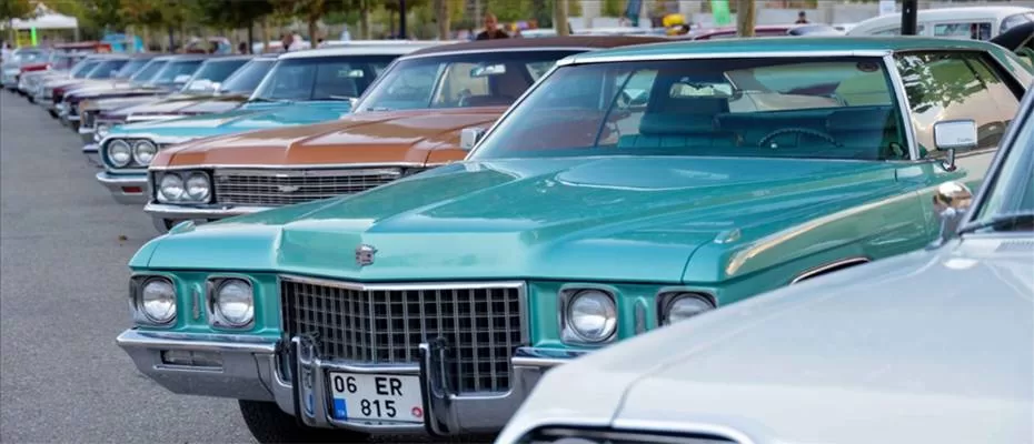 Klasik otomobil tutkunları Konya'da buluştu