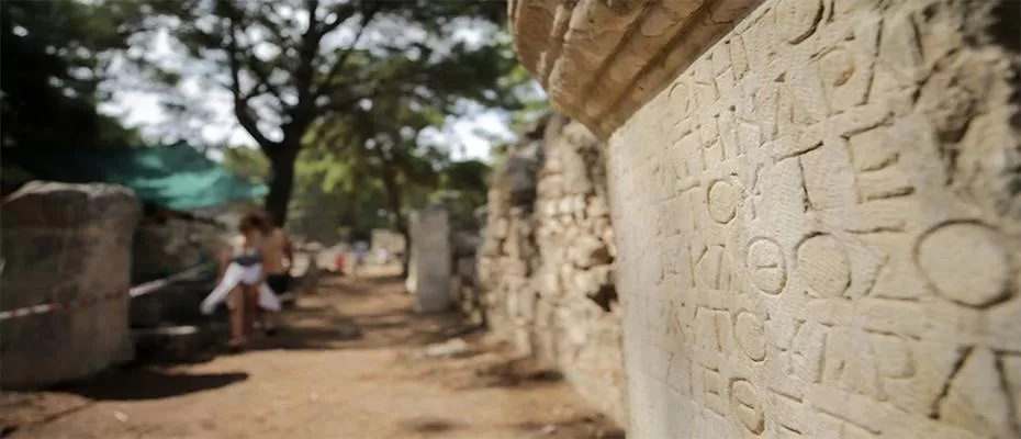 Phaselis Antik Kenti'ndeki ana caddenin tamamı gün yüzüne çıkarılıyor