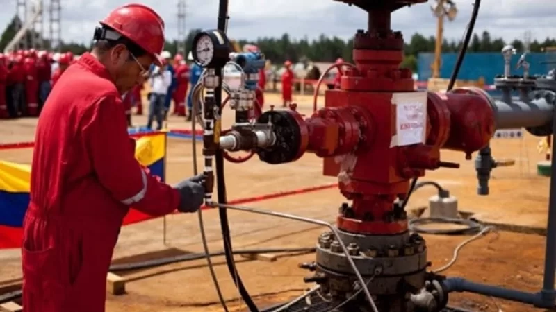 Rus şirketleri Venezuela'da petrol yatırımıyla ilgileniyor