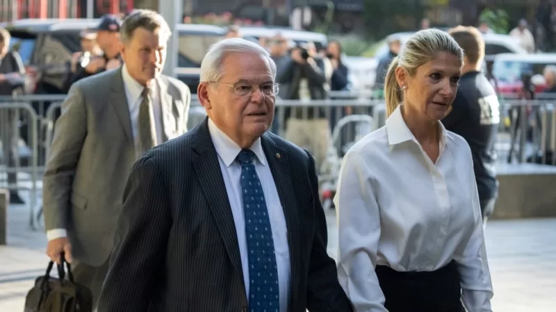 Senatör Bob Menendez yolsuzluk suçlamalarını reddetti