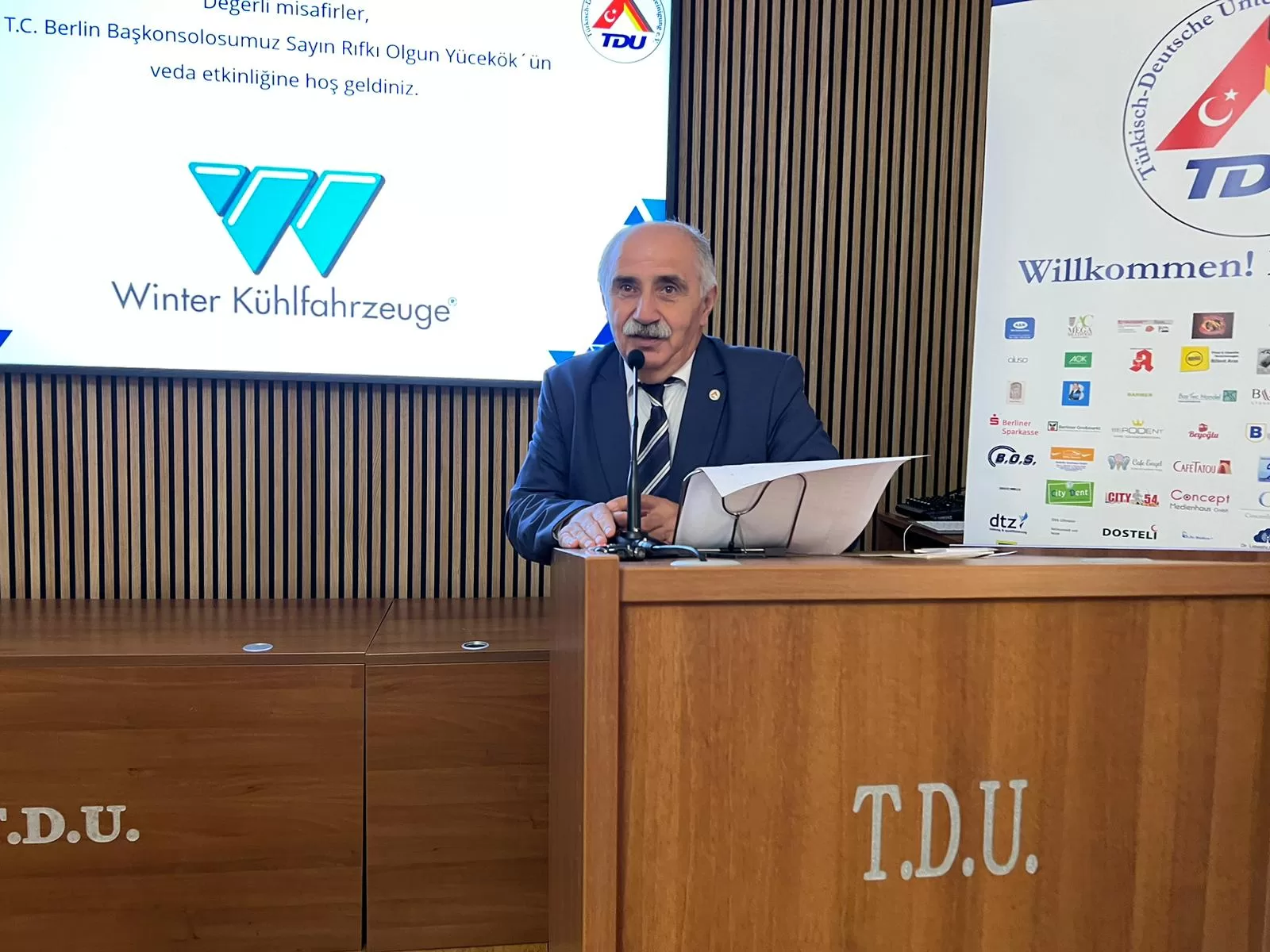 TDU`dan Başkonsolos Yücekök’e muhteşem veda töreni