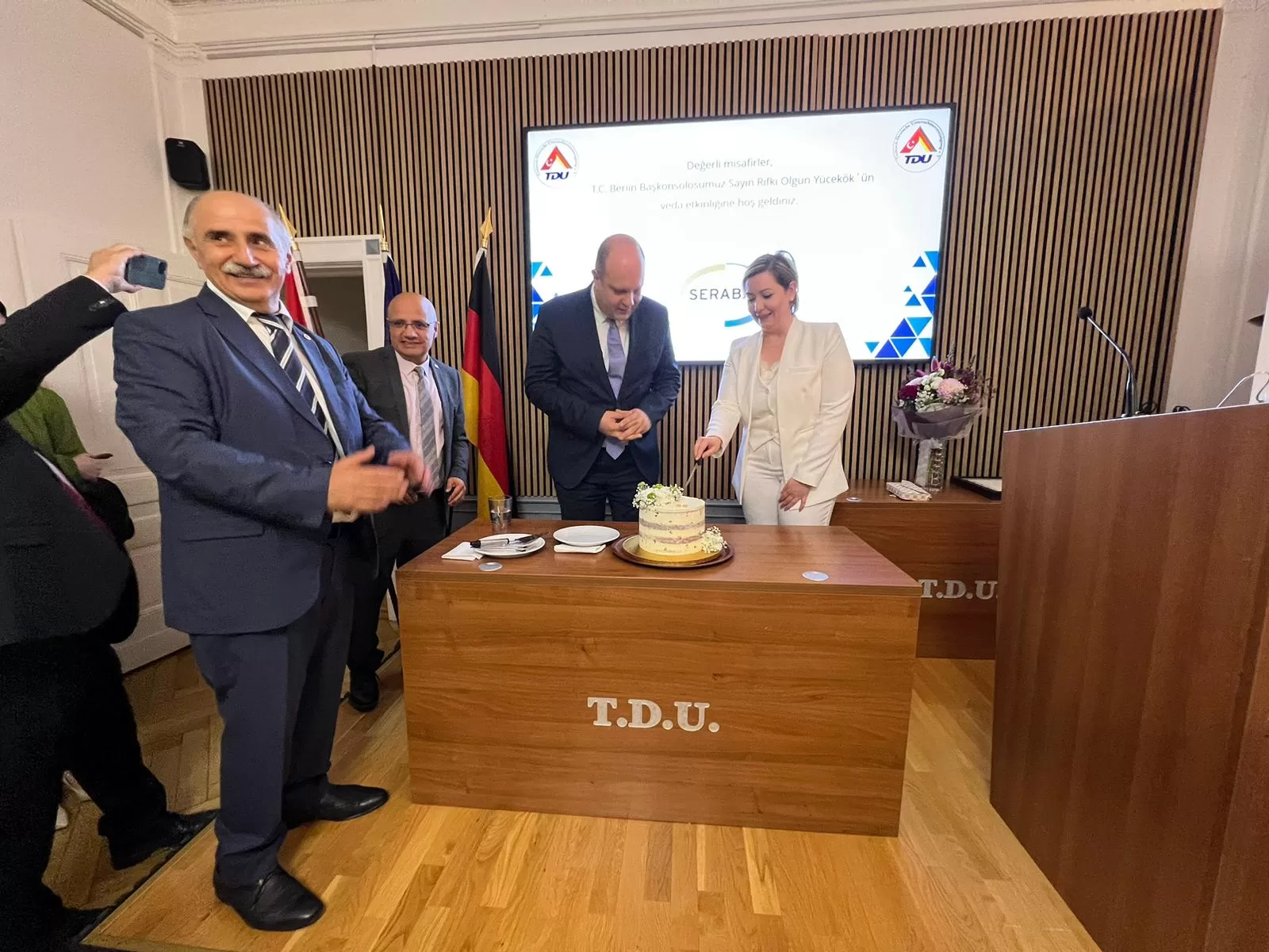 TDU`dan Başkonsolos Yücekök’e muhteşem veda töreni
