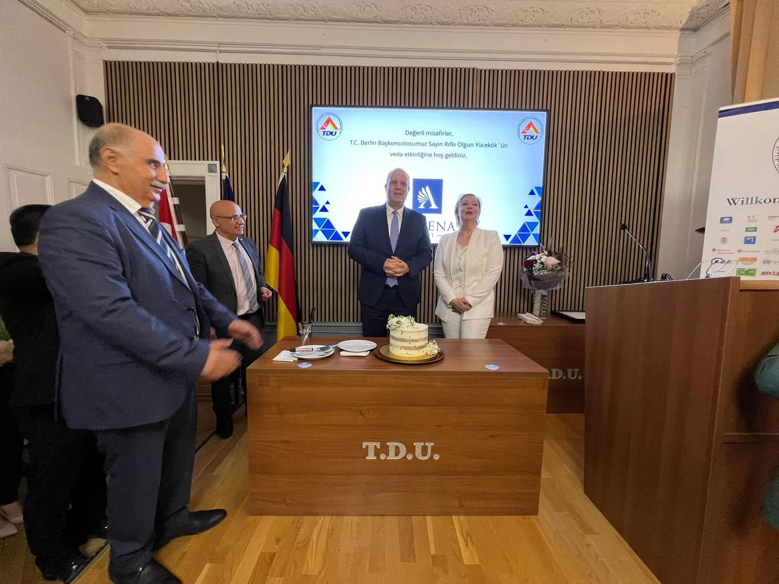 TDU`dan Başkonsolos Yücekök’e muhteşem veda töreni