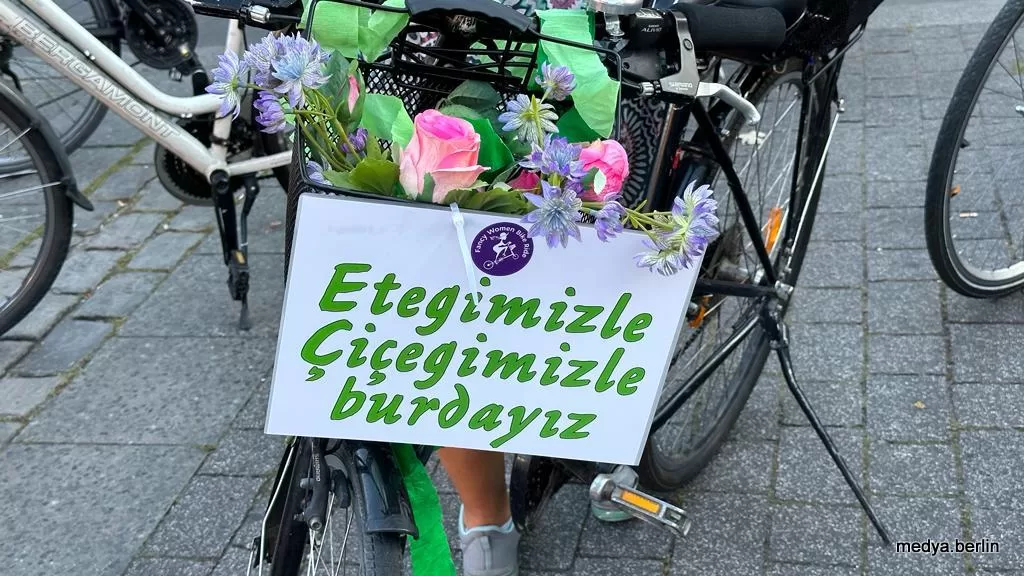 Süslü Kadınlar Berlin`de pedal çevirdi